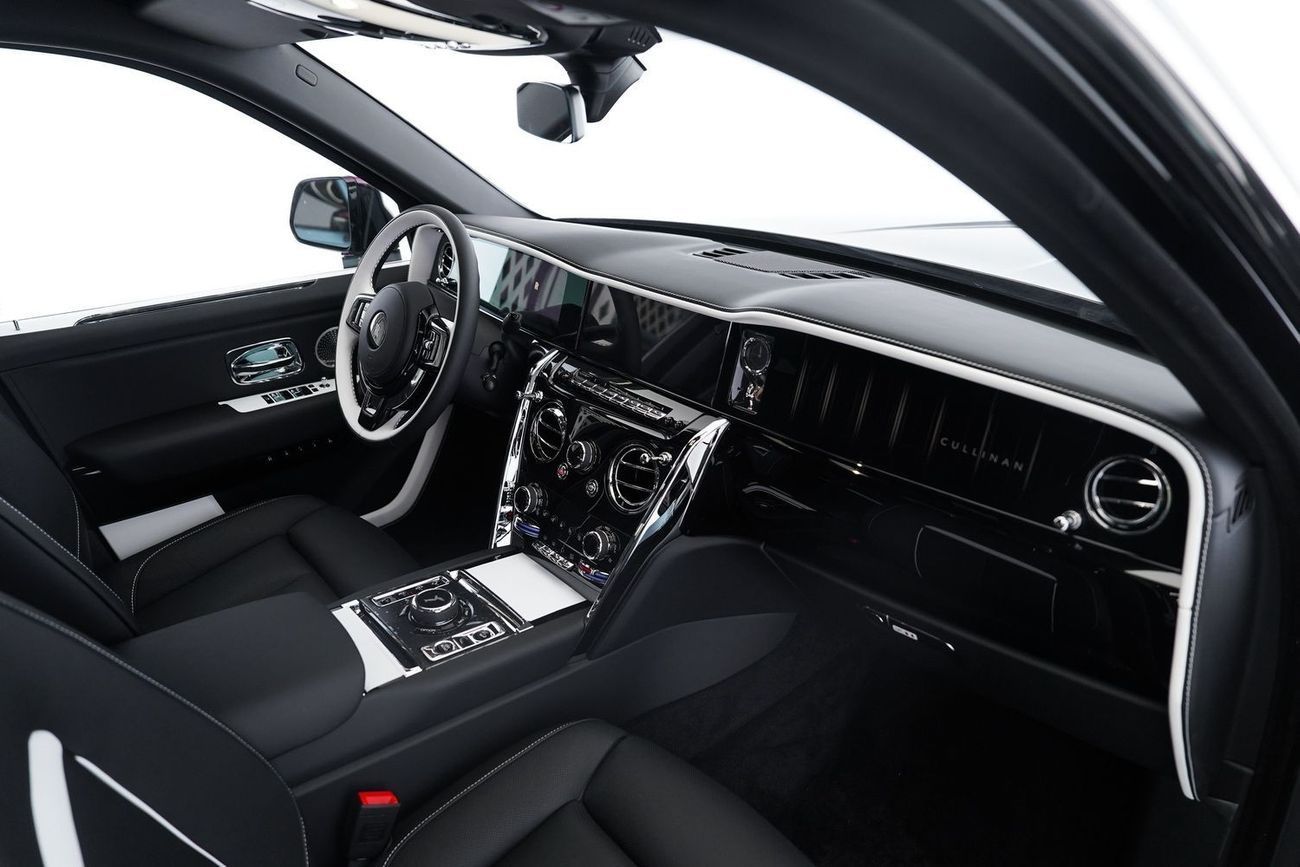 Rolls-Royce Cullinan Rolls Royce Cullinan Series 2 SILVER BADGE