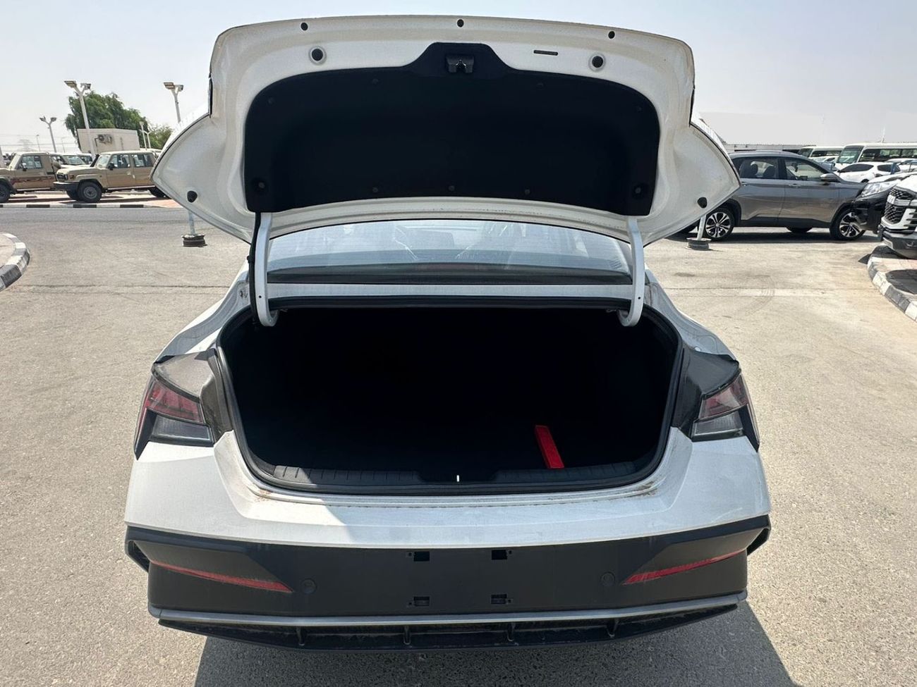 Hyundai Elantra 1.5 LUXURY PREMIUM , BIG SCREEN, SEAT HEATING, ELECTRIC SEAT, LEATHER SEAT, FULL OPTION,MODEL 2025