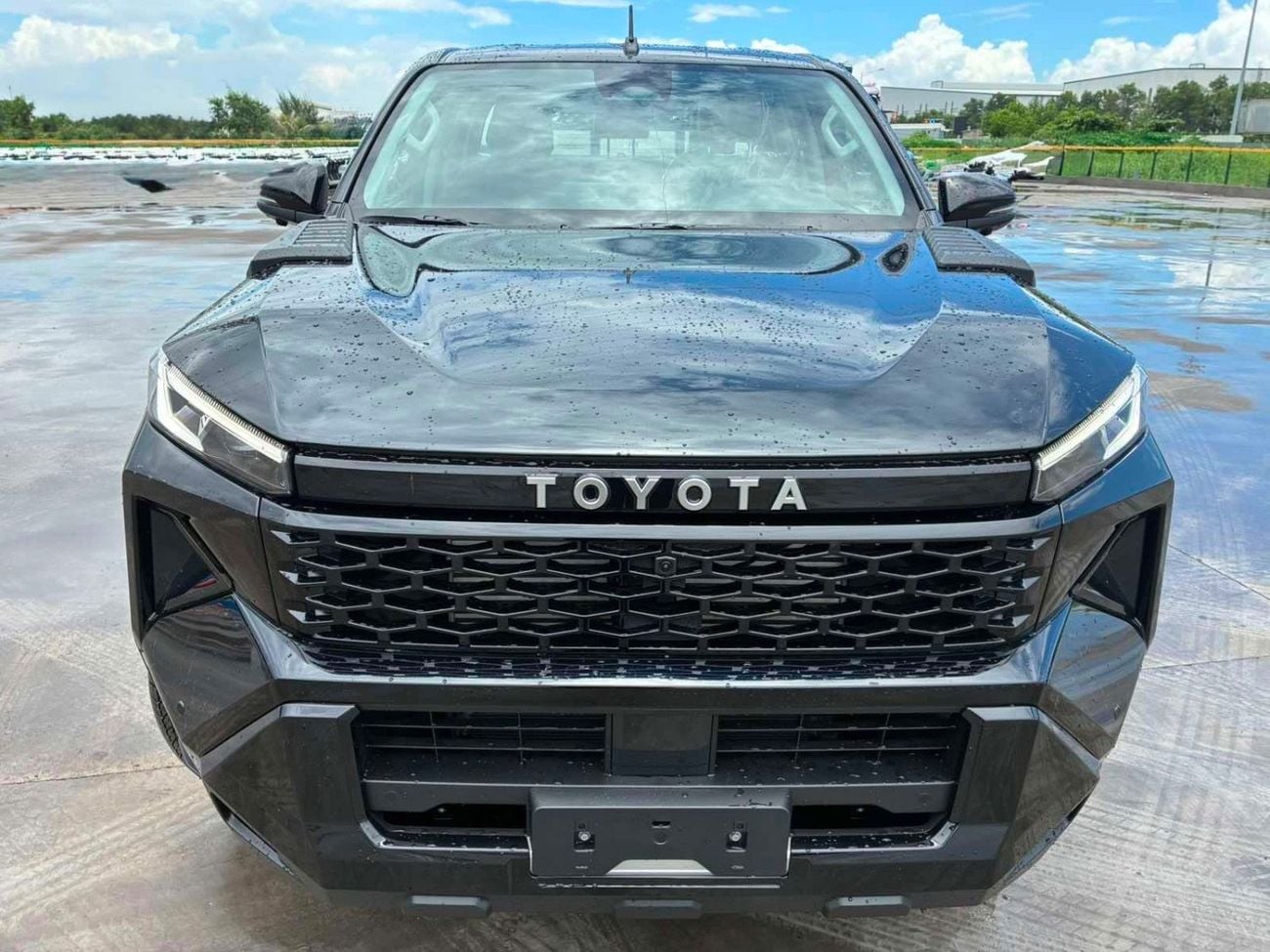 Toyota Hilux ADVENTURE 2.8 Full Option New Shape Brand New