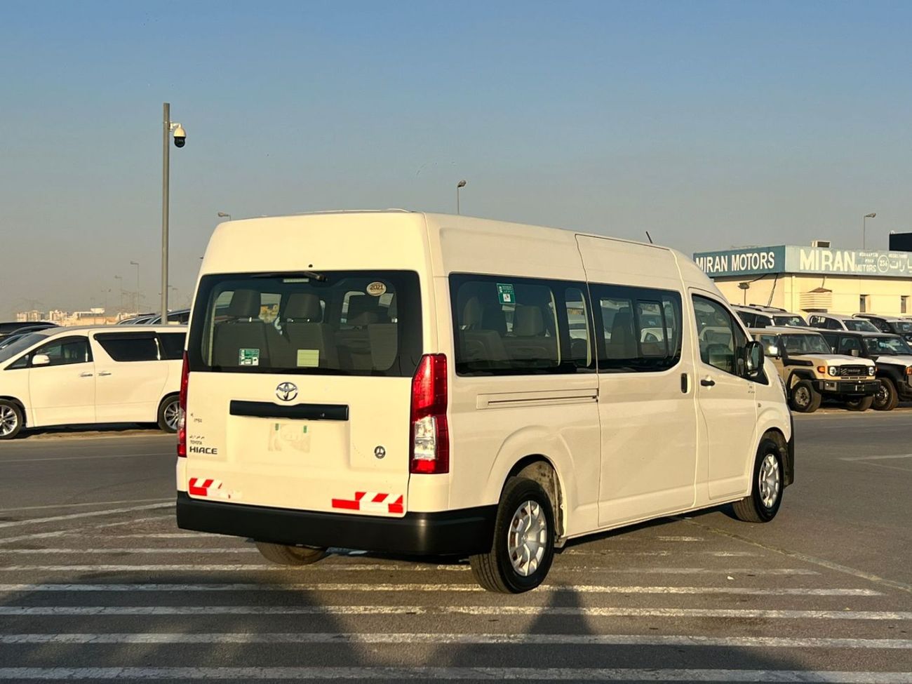Toyota Hiace 2021 Toyota Hiace 3.5L V6 FWD - GCC- Passenger - Patrol Manual - 13 Seater - No Accident