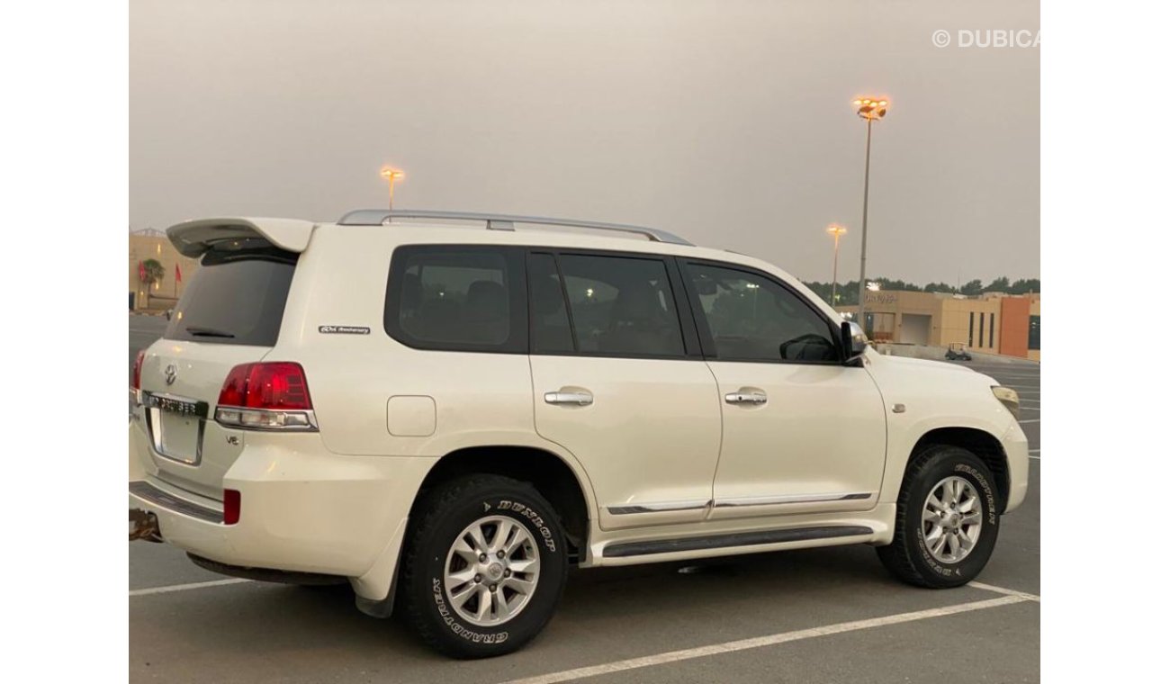 Toyota Land Cruiser لاند كروزر 2011