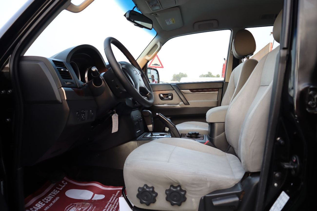 Mitsubishi Pajero GLS Base 3.5L (7 Seater)