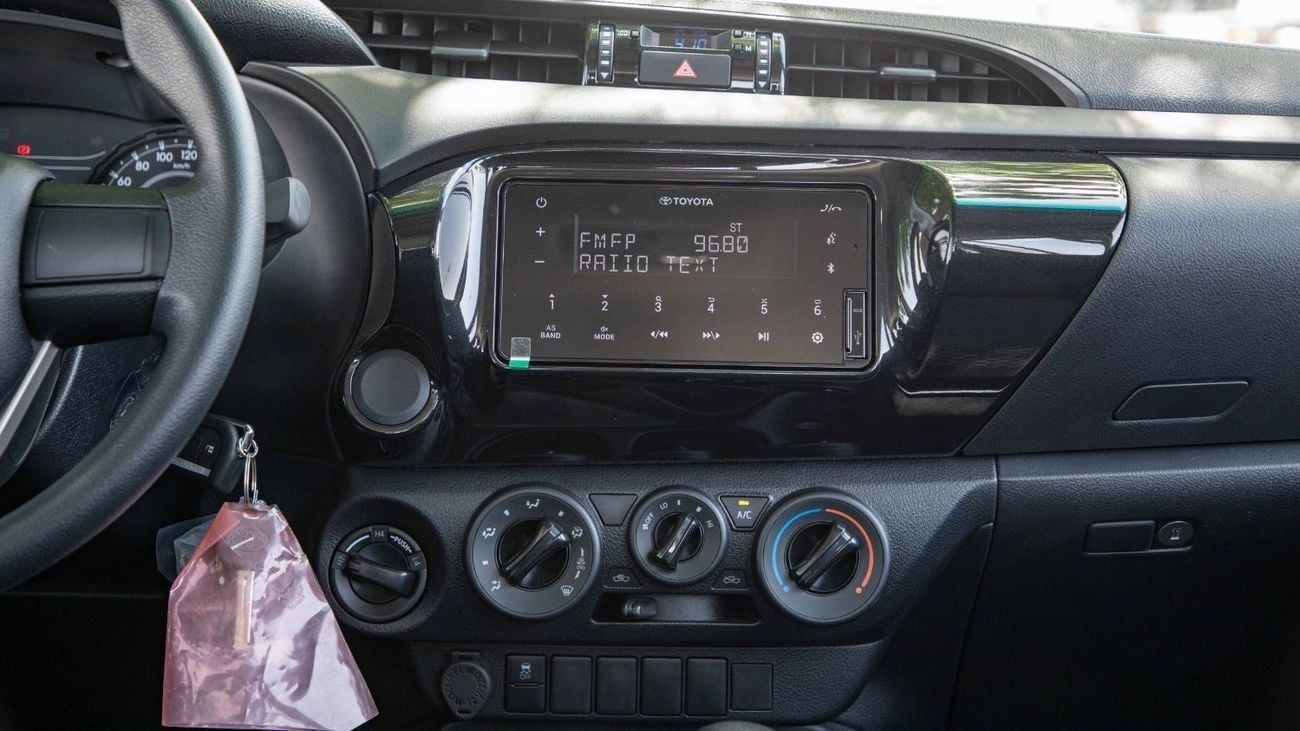 تويوتا هيلوكس DLX 2.4L DOUBLE CAB BASIC A/T