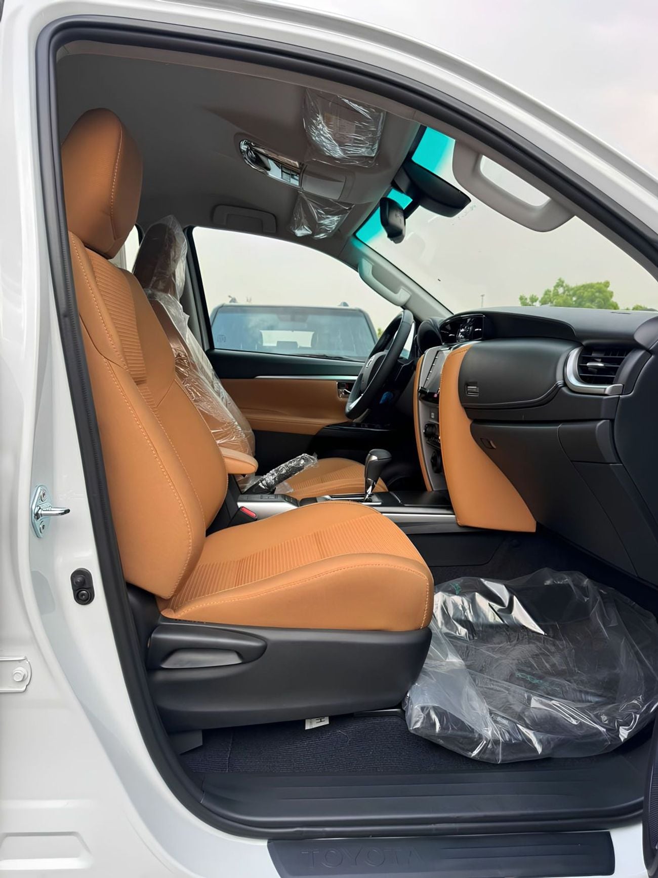 Toyota Fortuner SR5 || 2.8L DIESEL V4 4WD | RADAR | 360*CAMERA | AUTO AC (CODE # FD6FO)