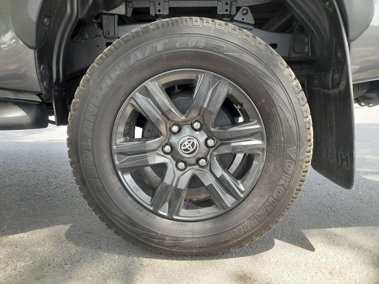 Toyota Hilux Right-Hand drive Diesel 2.8 SR5 2.8CC auto with canopy leather electric seats