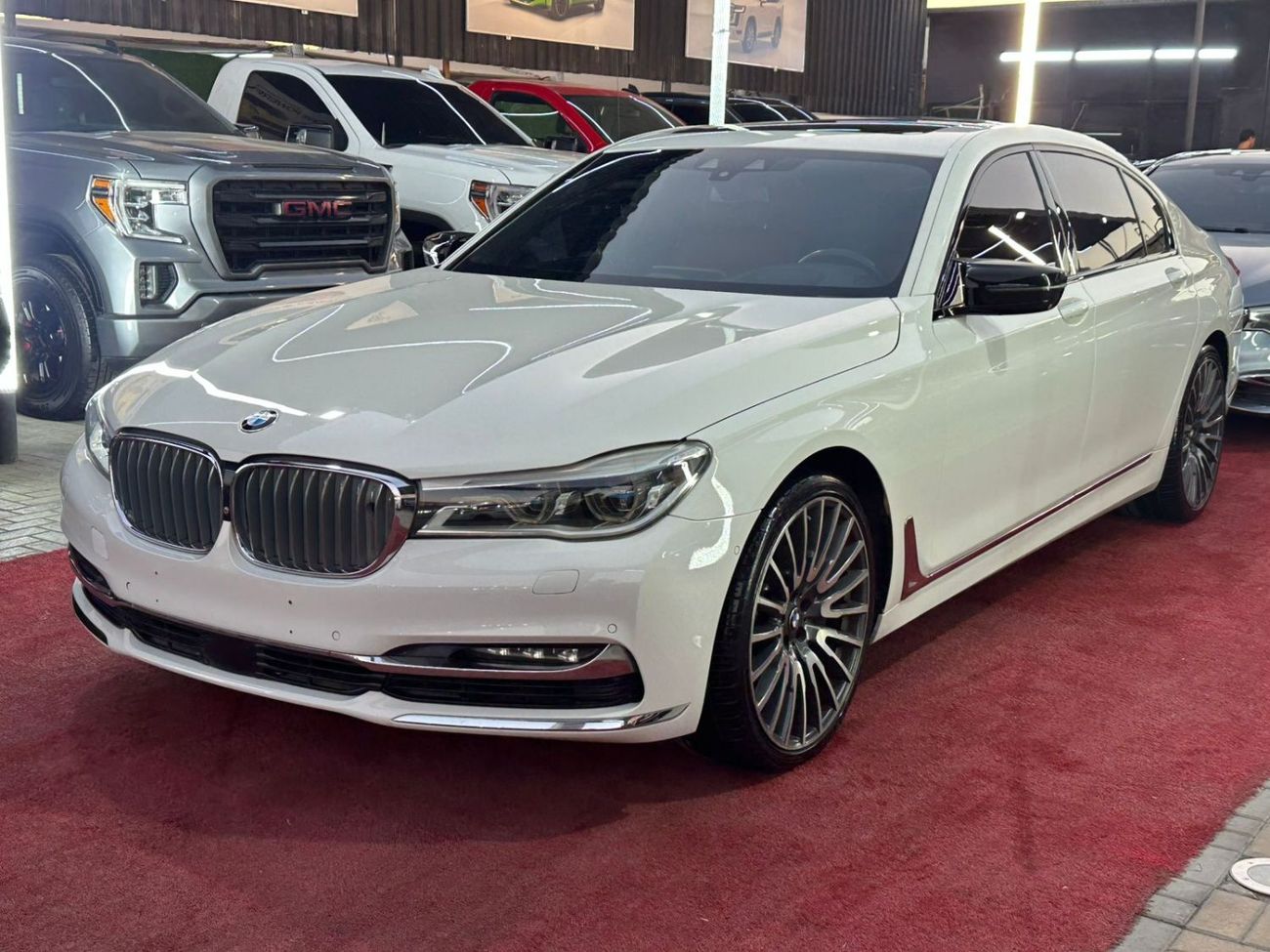 بي أم دبليو 750Li Luxury 4.4L (443 HP)