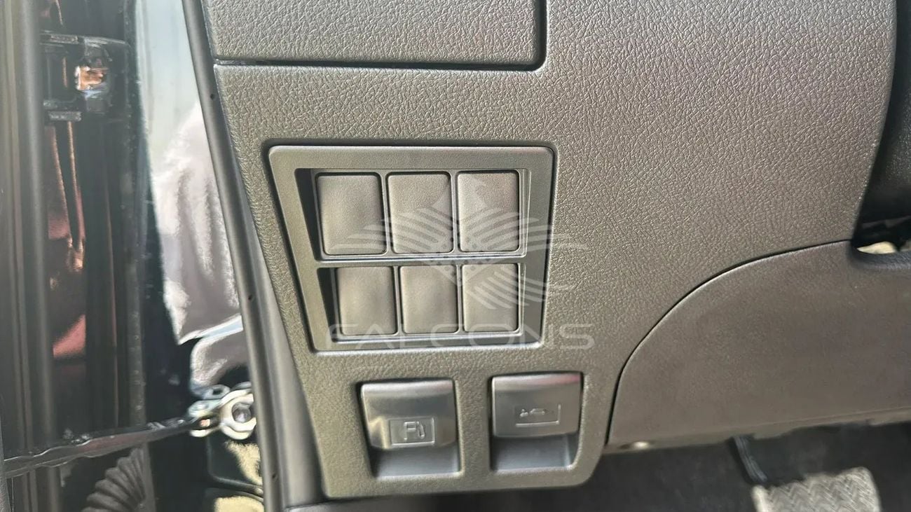 تويوتا هيلوكس Toyota Hilux 2.7L 4WD P DC HIGH AT 2025 • Petrol • Automatic