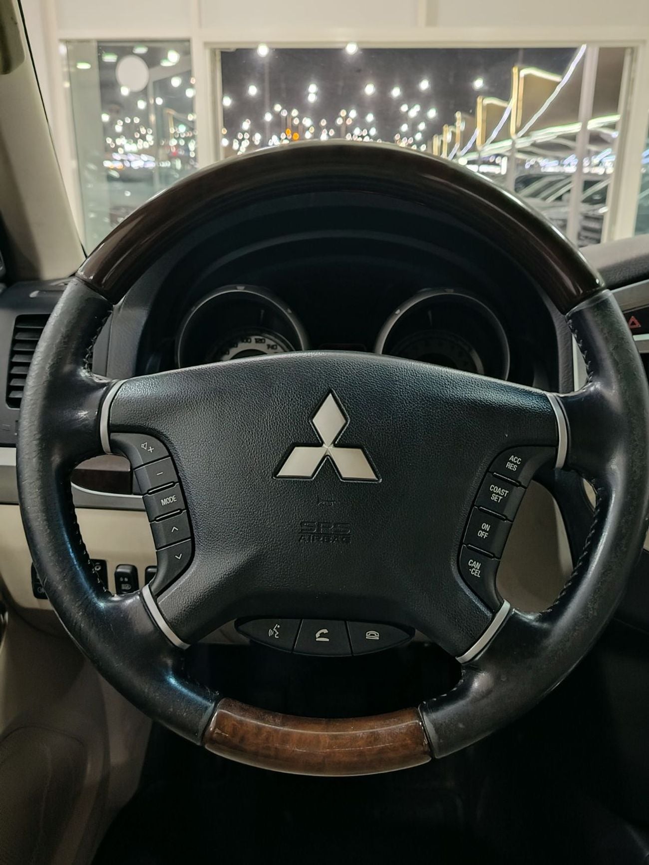 Mitsubishi Pajero GLS H/L PLATINUM PLUS