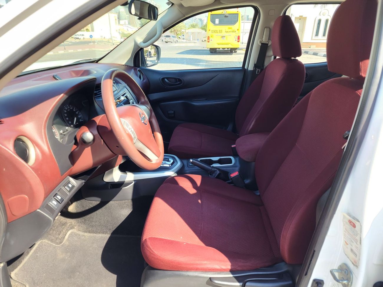 Nissan Navara Std 2.5L RWD A/T DOUBLE CABIN