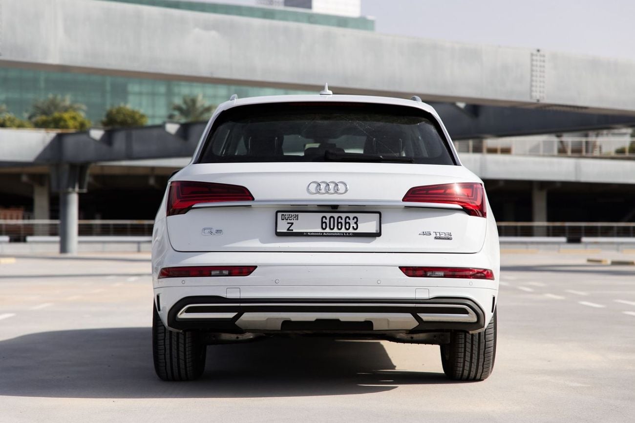 Audi Q5 45 TFSI Quattro Design 2.0L Audi Q5 2022 GCC specs