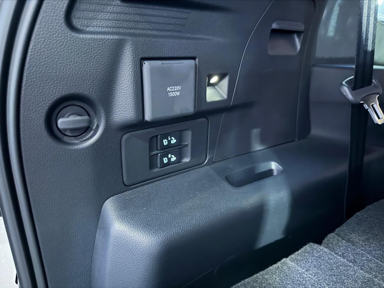 لكزس LX 700h 3.5L HYBRID URBAN 7 SEATER AUTOMATIC TRANSMISSION