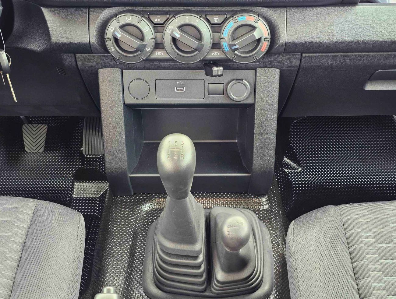 Mitsubishi L200 2.4L DSL / M/T 4WD / NEW SHAPE (CODE # L2DDMB)