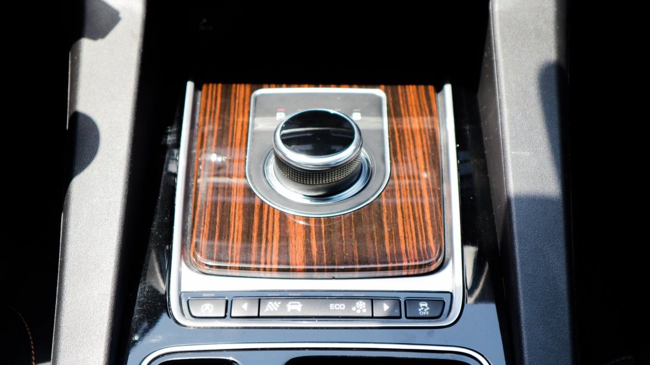 جاكوار F بيس