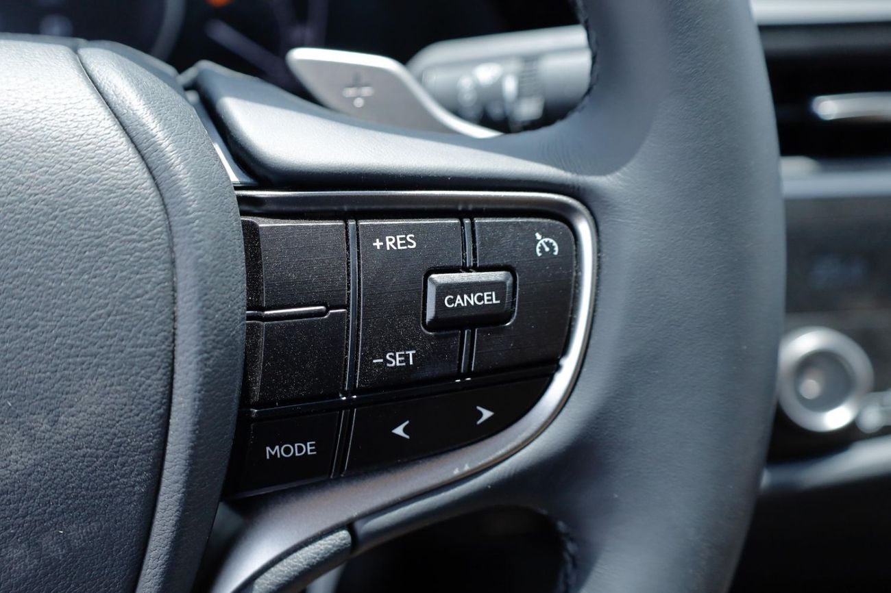 لكزس ES300h LEXUS ES300 HYBRID - PRIME - 3.5L - 2025 MODEL -