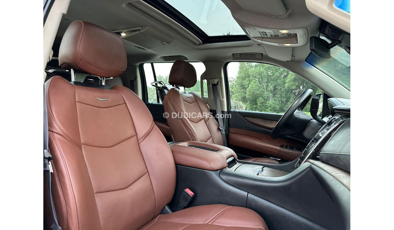 Cadillac Escalade Escalade ESV Platinum 2015 GCC // 2keys // Accident free // Perfect condition