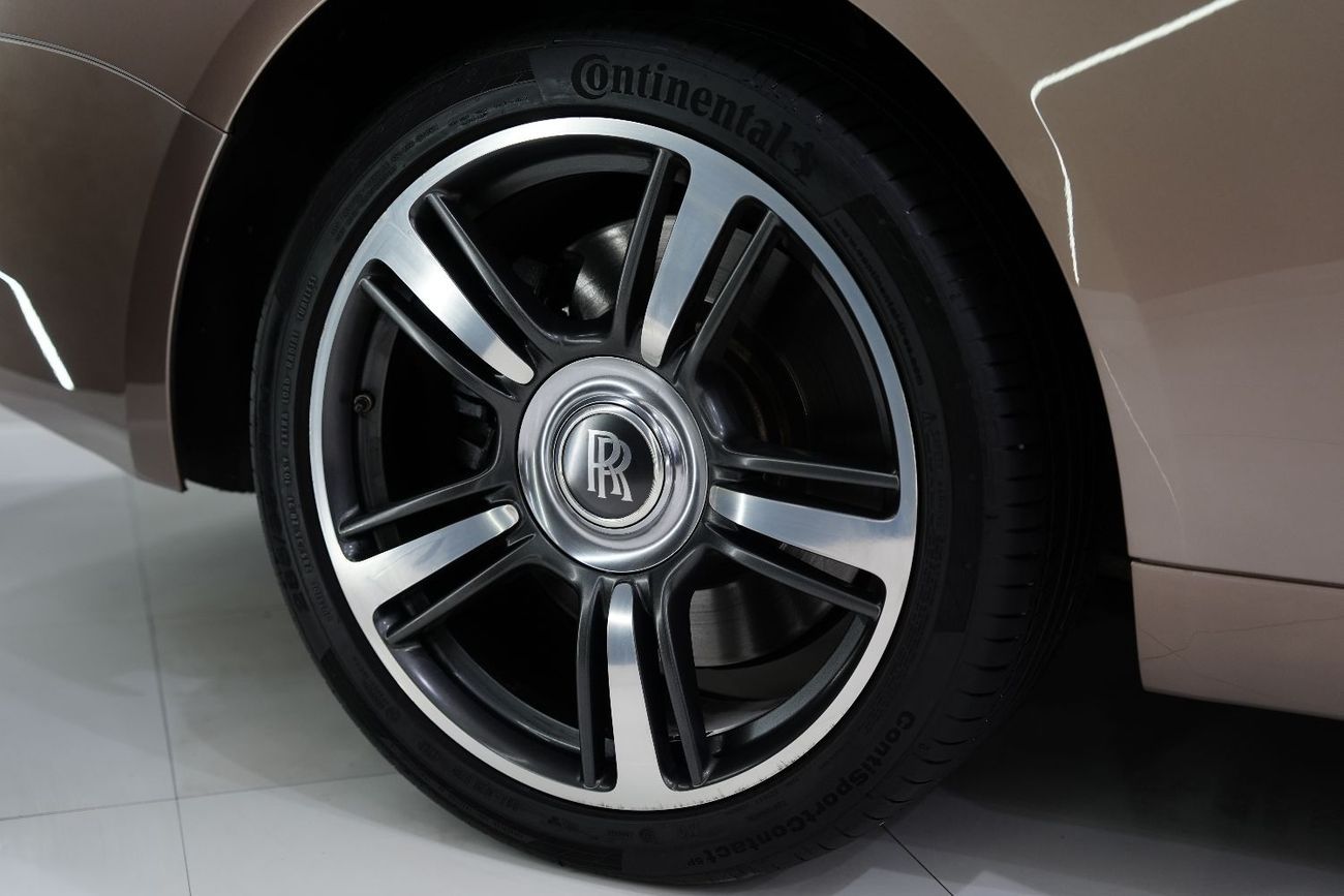 Rolls-Royce Wraith Upper Two-Tone, Starlight Roof, GCC Spec!!