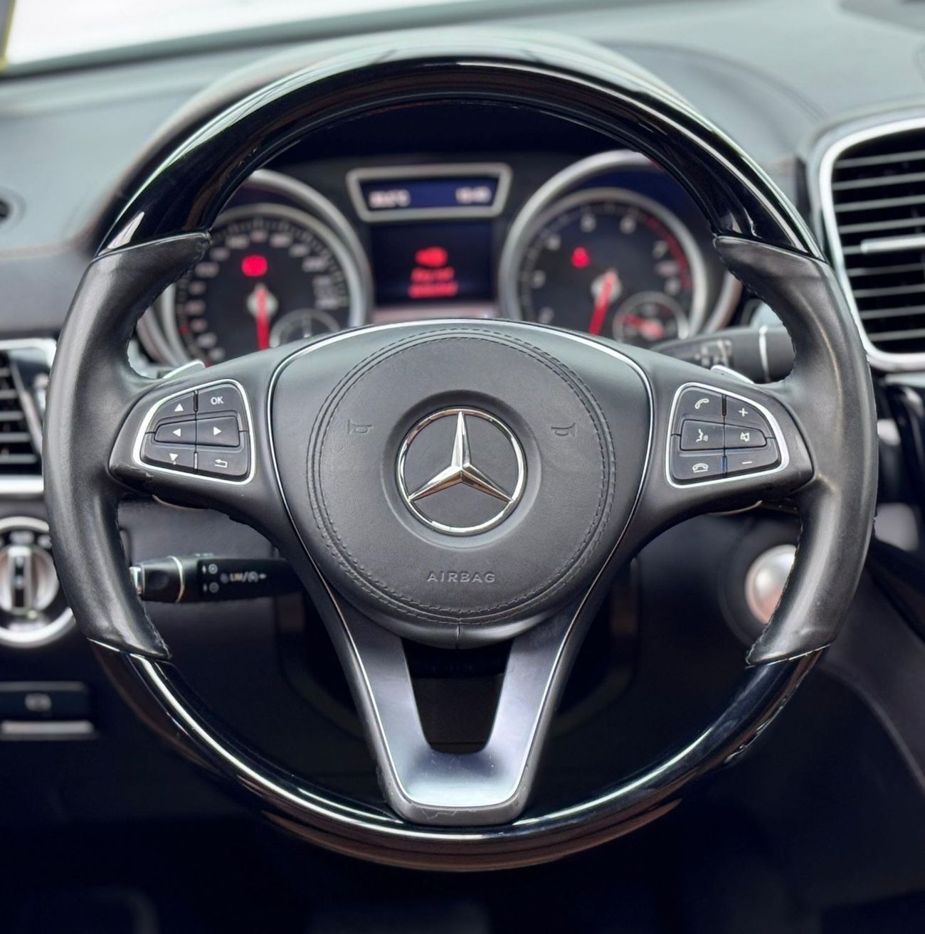 مرسيدس بنز GLS 500 Std 4.7L 2018 Mercedes Benz GLS500 4MATIC, Warranty, Full Service History, 7 Seater, GCC