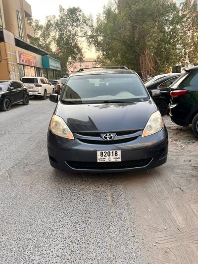 Toyota Sienna LE