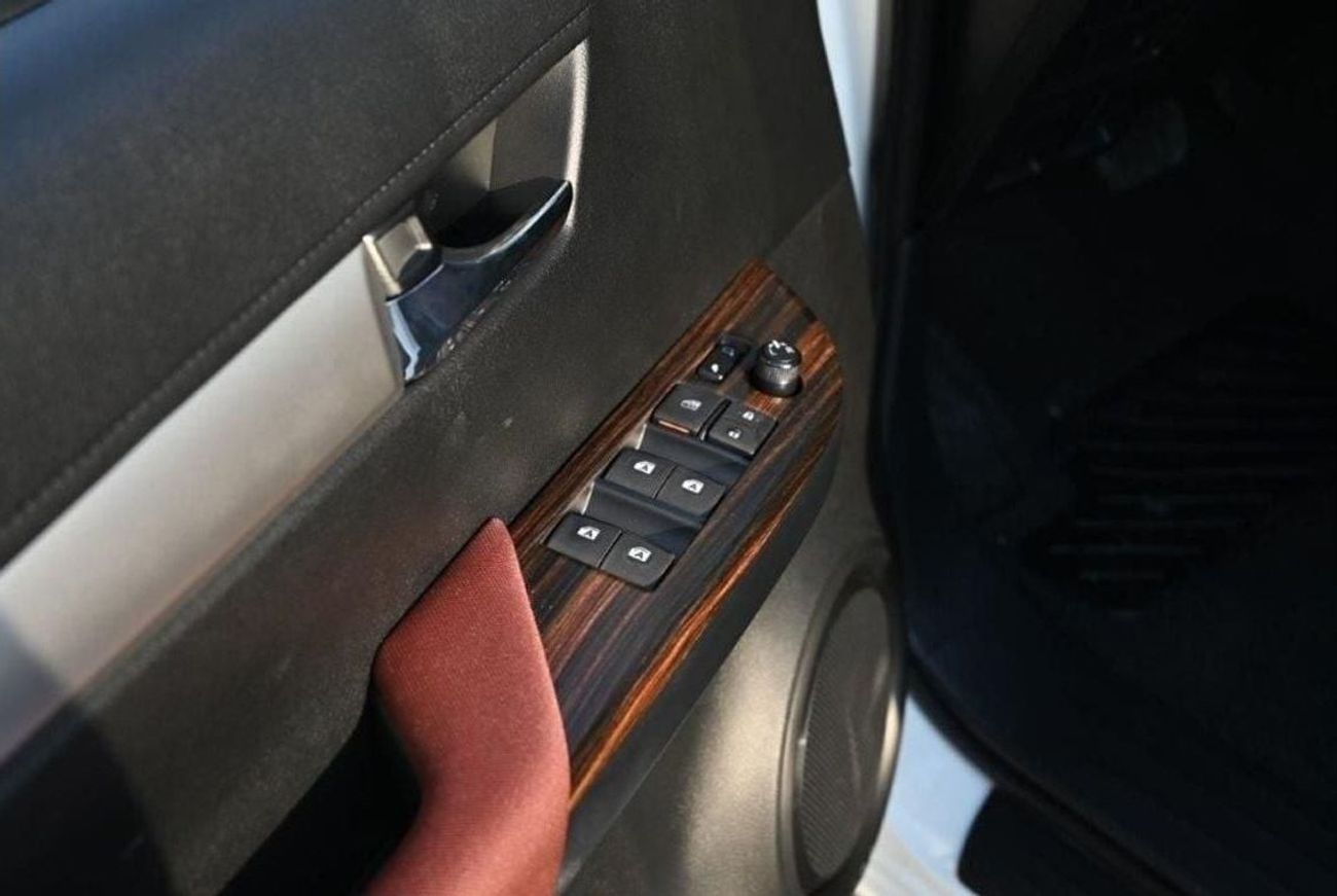 Toyota Hilux Double Cab SR5 2.7L Petrol 4WD Automatic Transmission