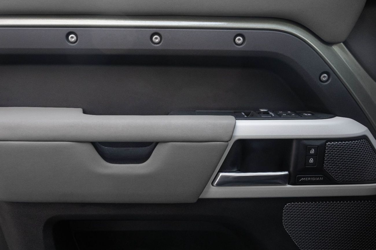 Land Rover Defender 90 SE | 5,287 P.M  | 0% Downpayment | Pristine Condition!