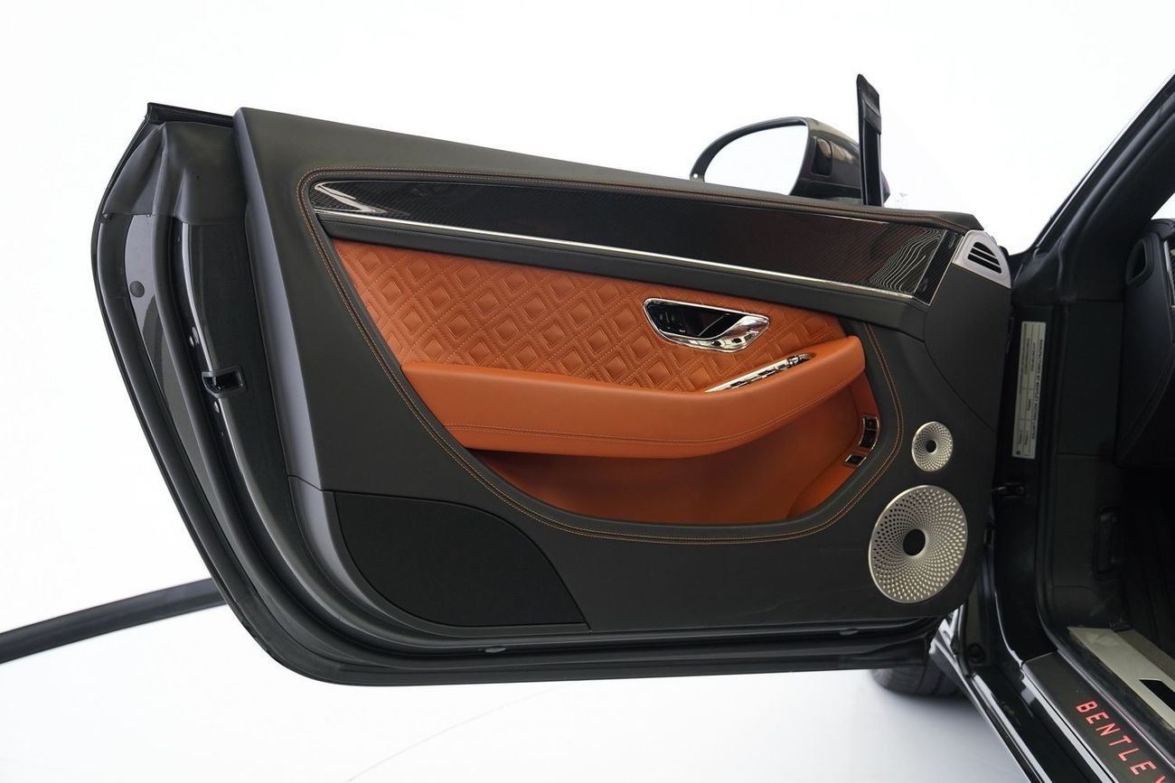 بنتلي كونتيننتال جي تي سي Bentley GTC V8 Black Edition