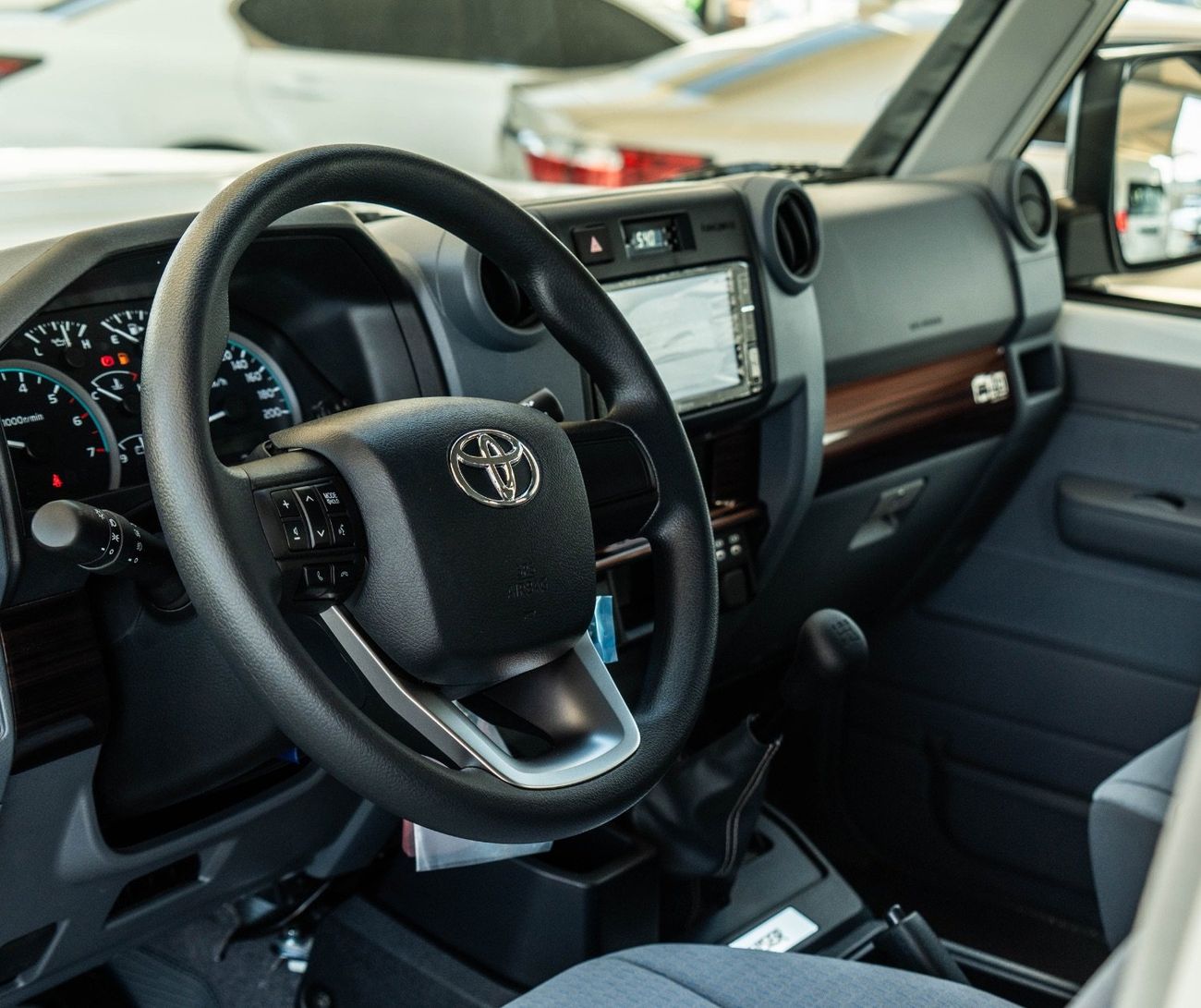 تويوتا لاند كروزر LC 76 | 2.8L | V4 | DSL | MT | 2025