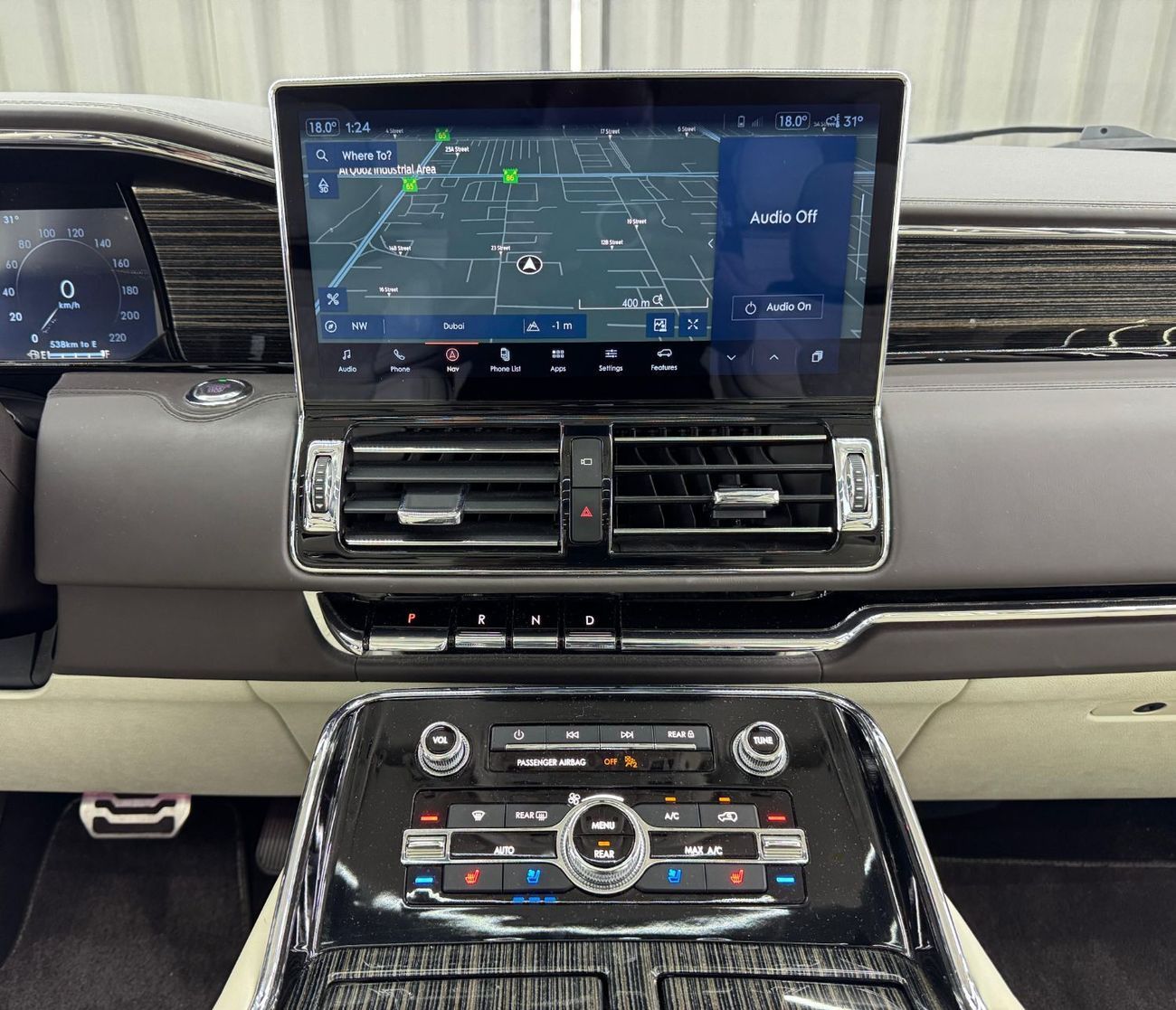 Lincoln Navigator Presidential 3.5L 2023 Lincoln Navigator, 2028 Lincoln Warranty + Service Pack, 7 Seater, GCC