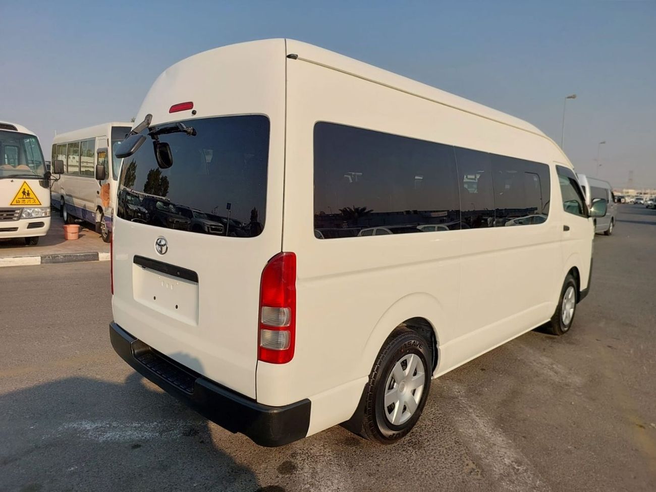 Toyota Hiace TOYOTA HIACE COMMUTER VAN RHD 2015 MODEL 2.7 L PETROL AUTOMATIC(PM54137)