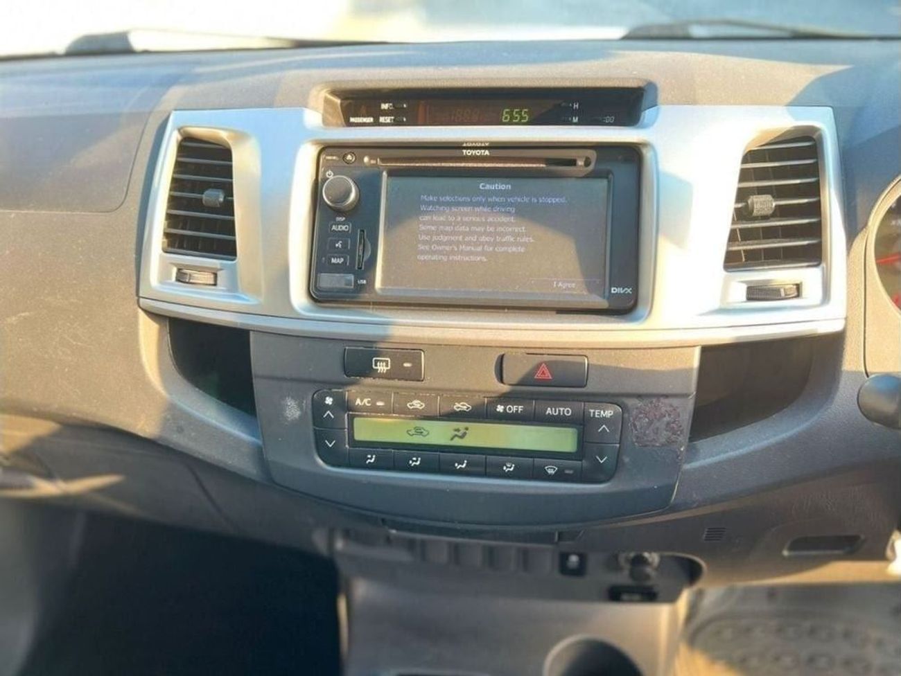 تويوتا هيلوكس diesel 3.0 liter automatic gear right hand drive