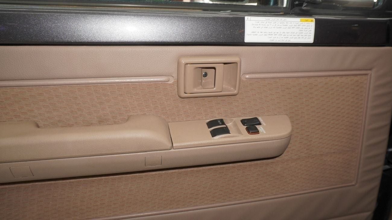 تويوتا لاند كروزر بيك آب LX 4.0L V6 M/T