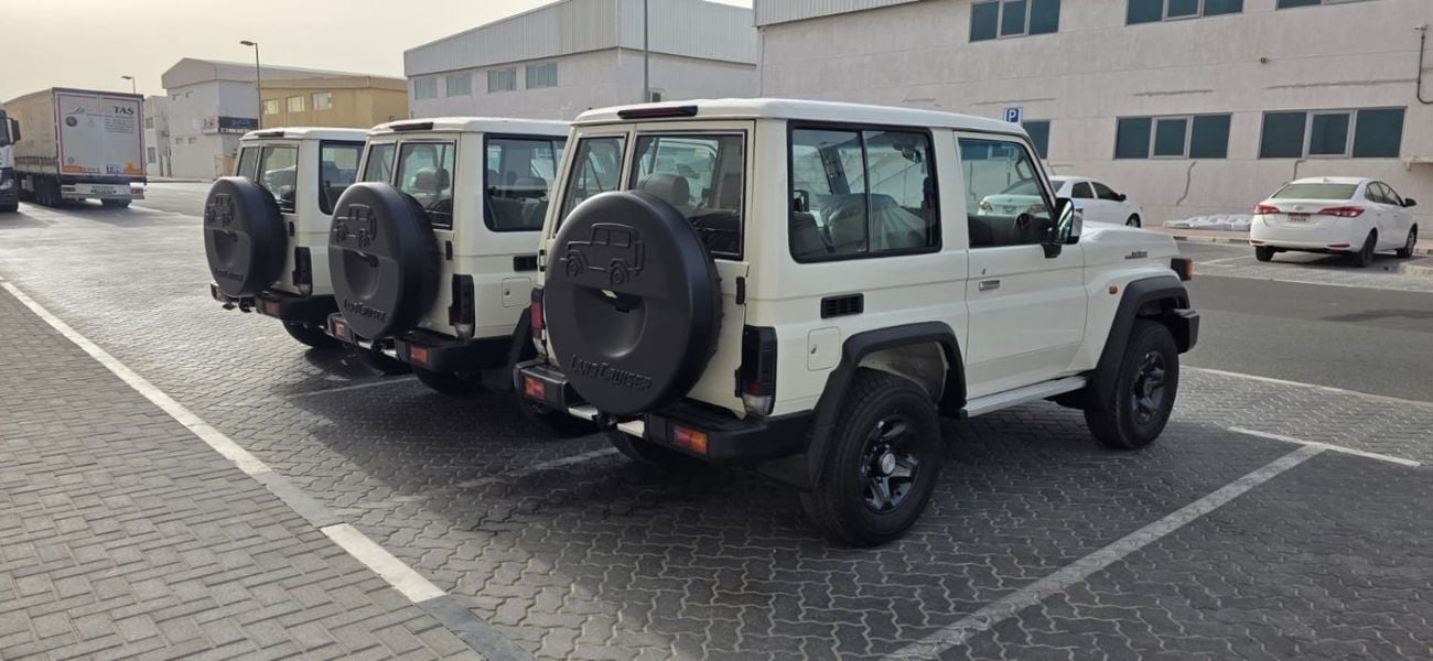 Toyota Land Cruiser 70 PETROL AUTO GEAR