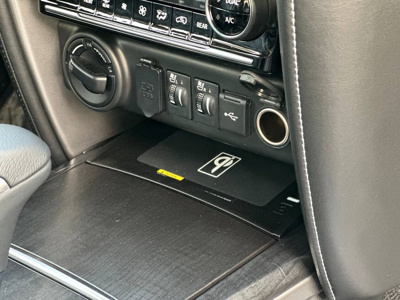 تويوتا فورتونر 4.0L PTR A/T // 2025 // High Option with DVD&Back Camera , Leather & Cooling Seats , Wireless Charge