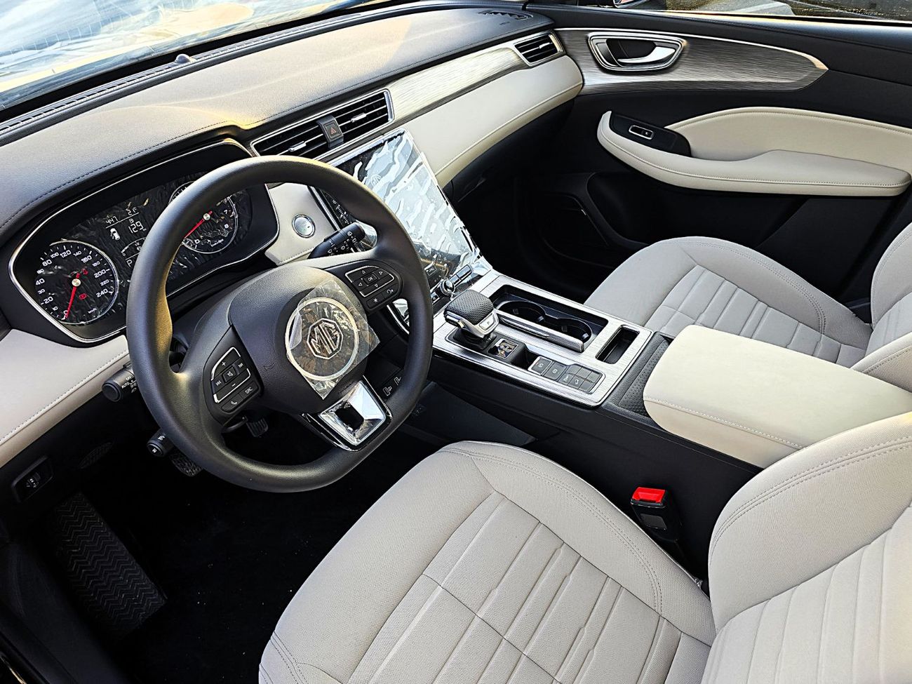 أم جي RX5 Mg RX5 Comfort 1.5l A/T black ⚫ 2024 model with Panoramic Roof and Push Start