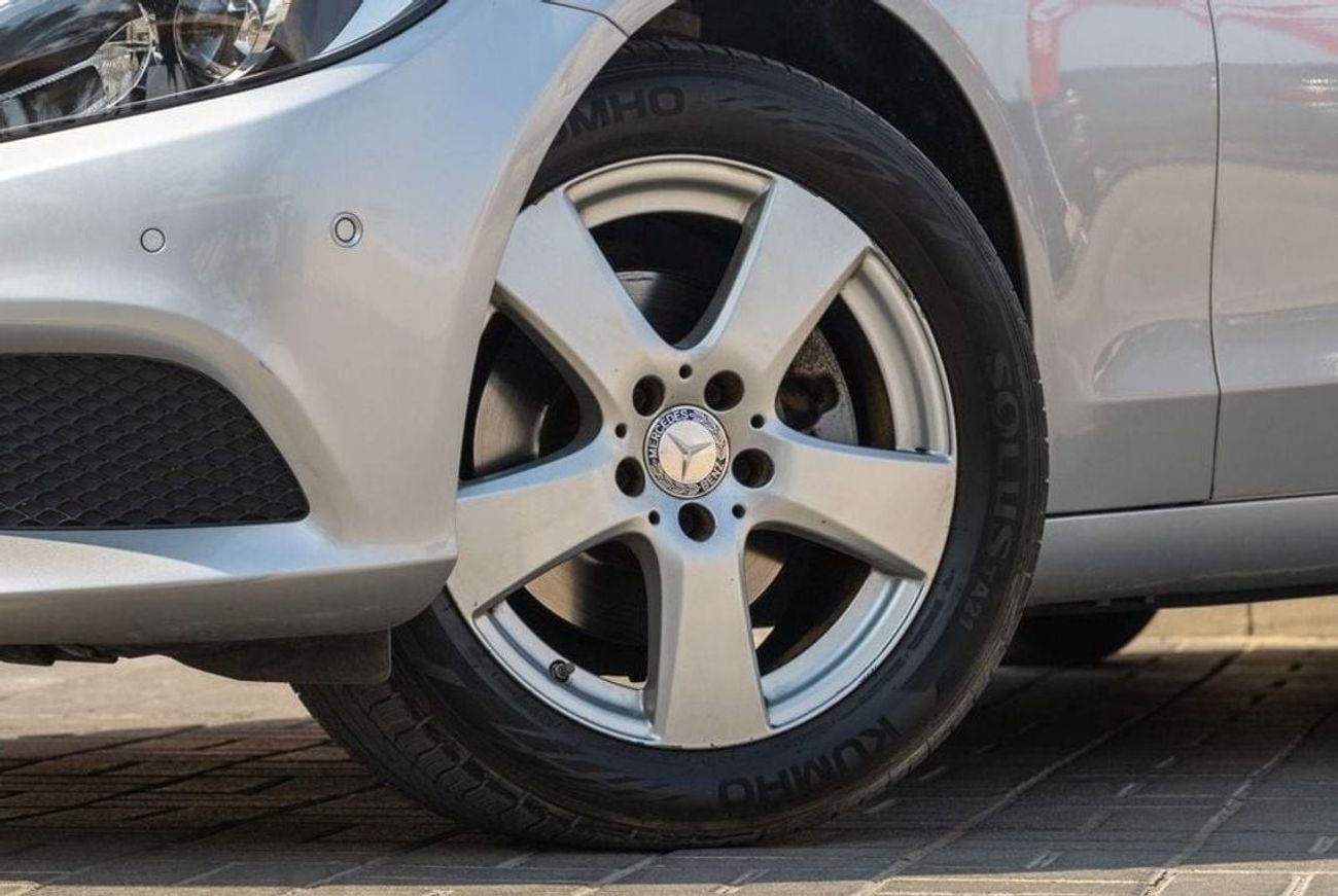 Mercedes-Benz C 200 Mercedes-Benz C200 2017 Korean Spec under Warranty with Flexible Down-Payment.