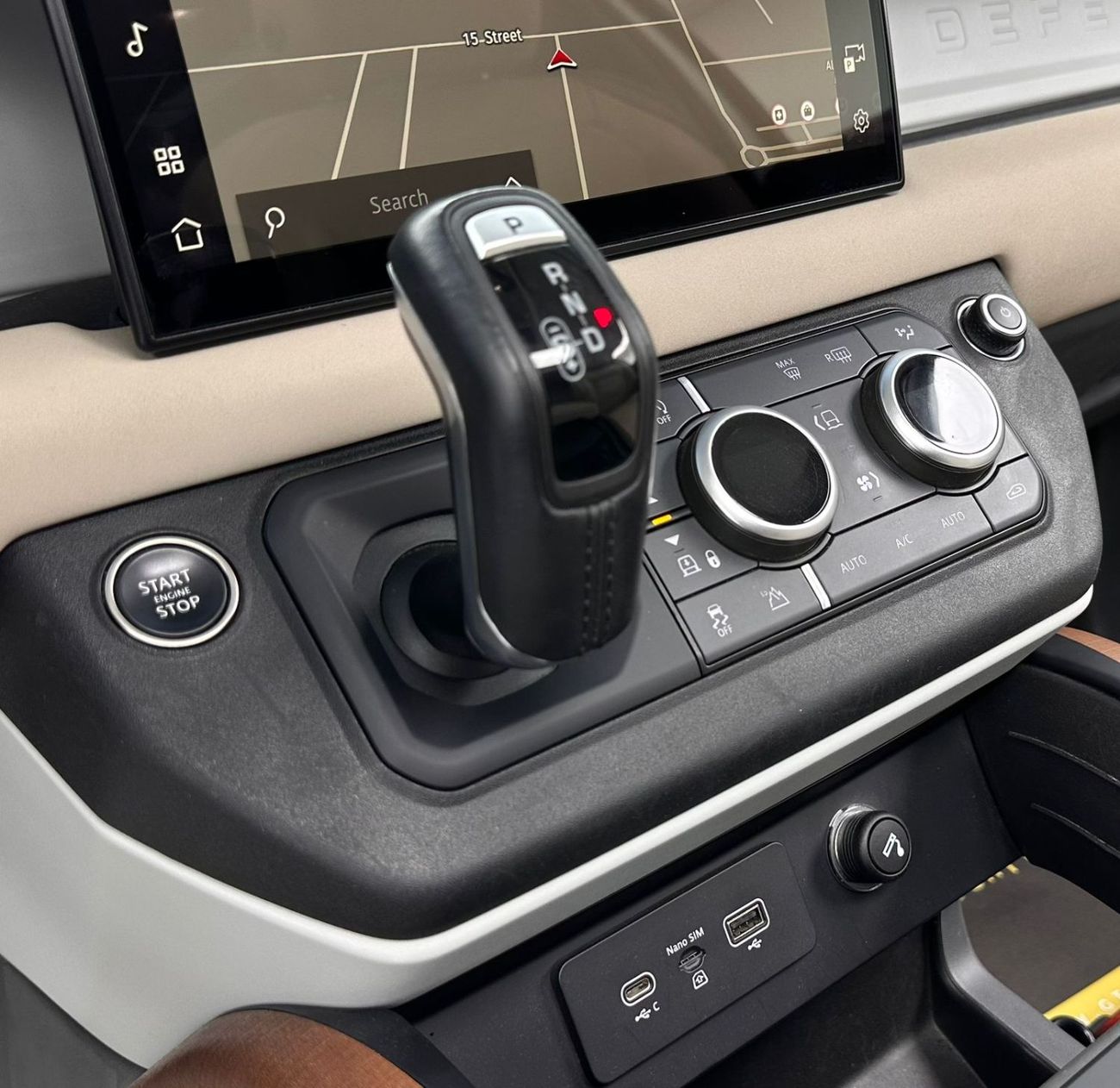 Land Rover Defender P400 90 SE 3.0L (5 Seater) 2023 Land Rover Defender 90 SE P400, 2028 Land Rover Warranty + Service C