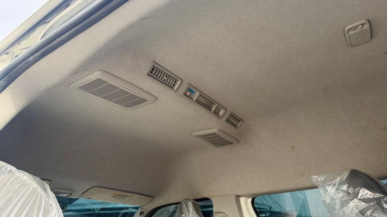 Toyota Hiace 2009 | RHD | 3.0L DIESEL ENGINE | MANUAL TRANSMISSION | 14 SEATERS | 2WD |