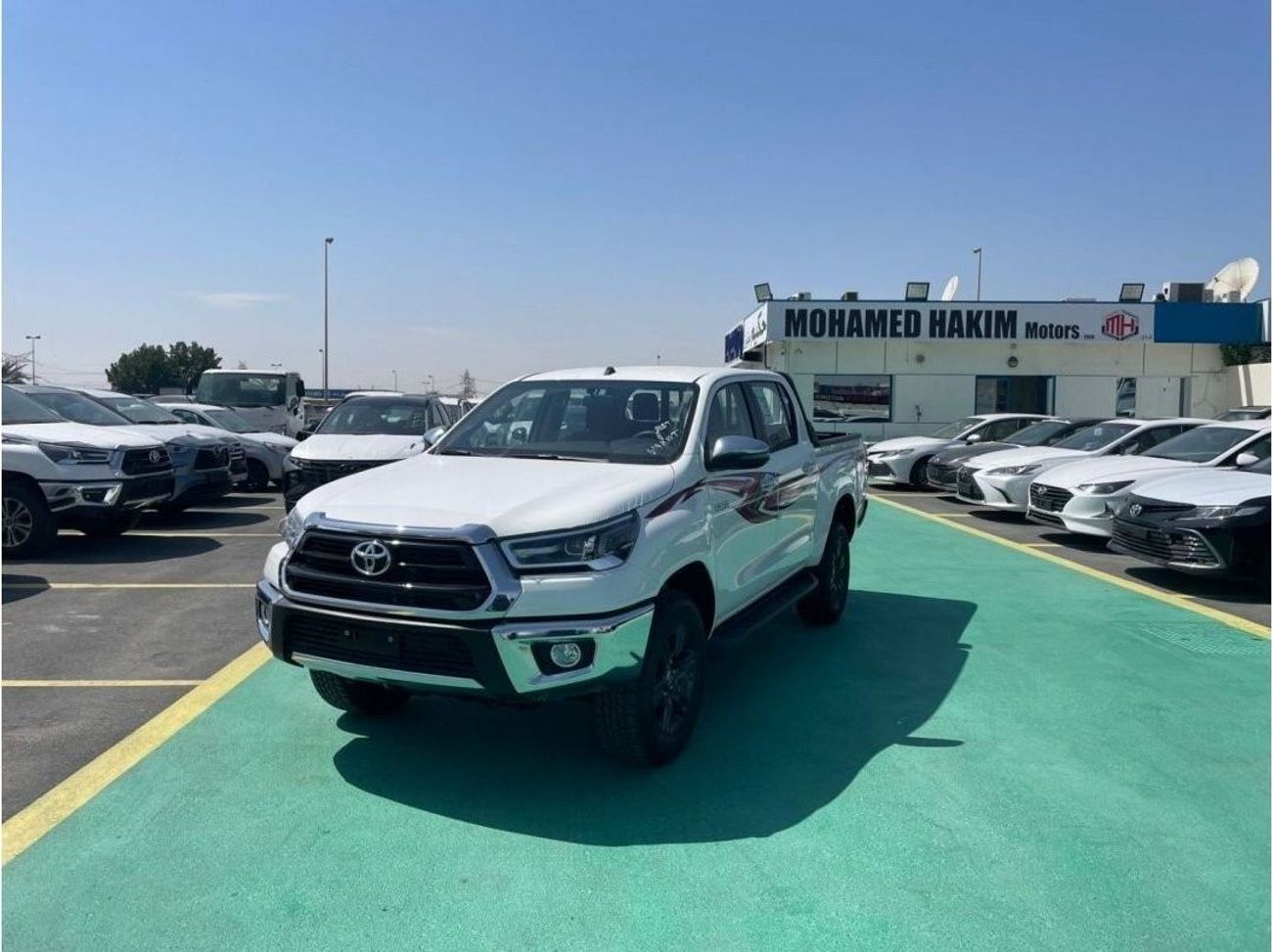 Toyota Hilux 2024 TOYOTA HILUX 2.7L petrol  automatic  4x4 full option   with bush start