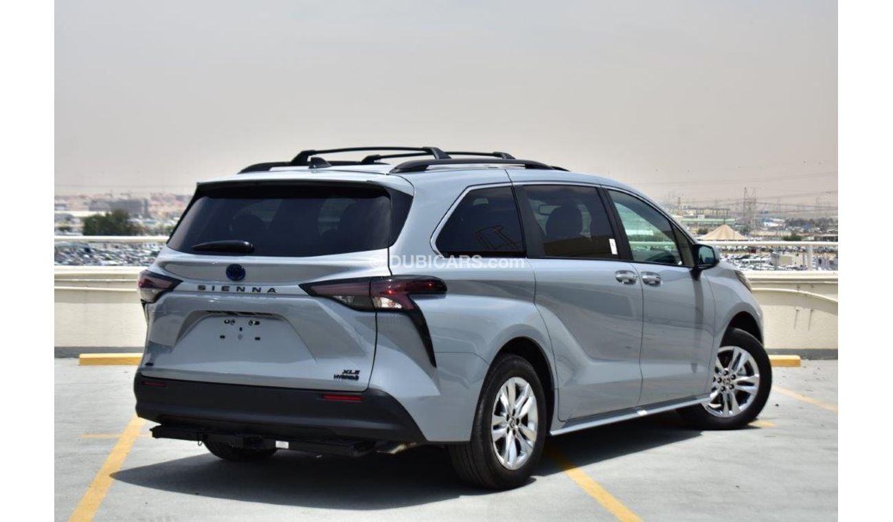 Toyota Sienna XLE WOODLAND EDITION HYBRID 2.5L AWD 8-SEATER AUTOMATIC.