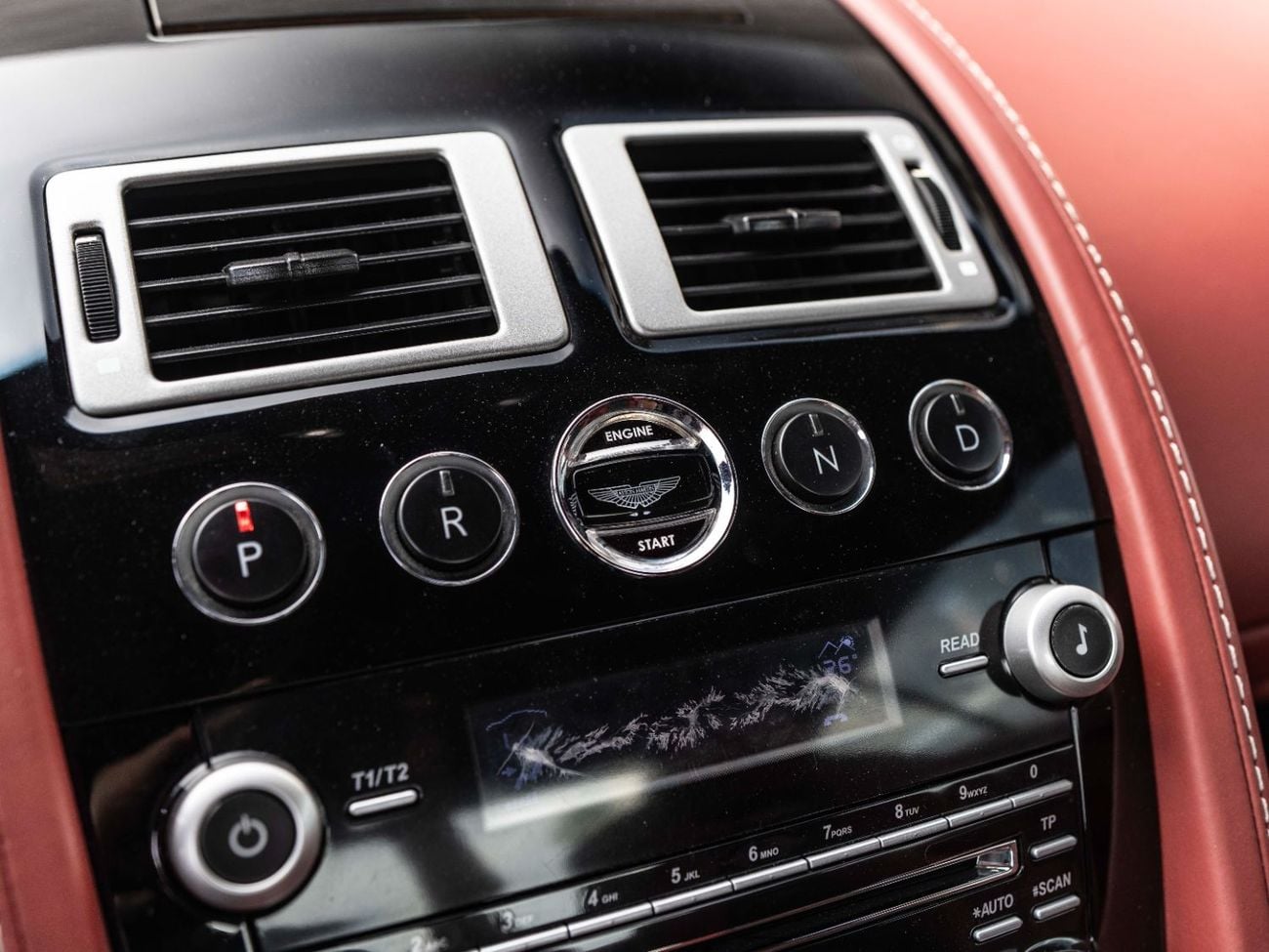 أستون مارتن DBS