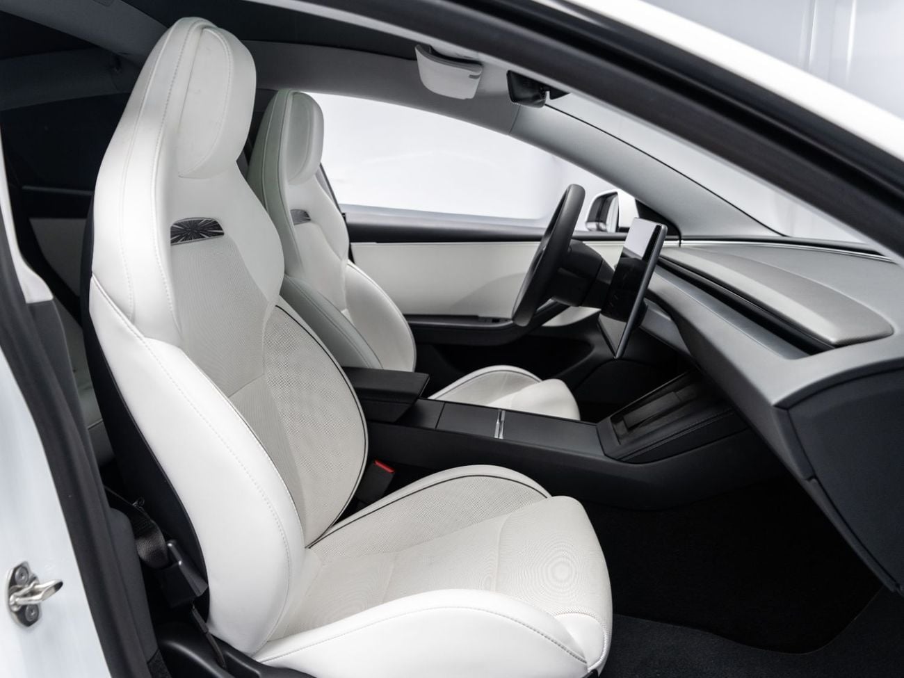 Tesla Model 3 PERFORMANCE BUY NOW, PAY 2027 | THE BLACKLINE STANDARD | Tesla Warranty, Carbon Fibre, GCC