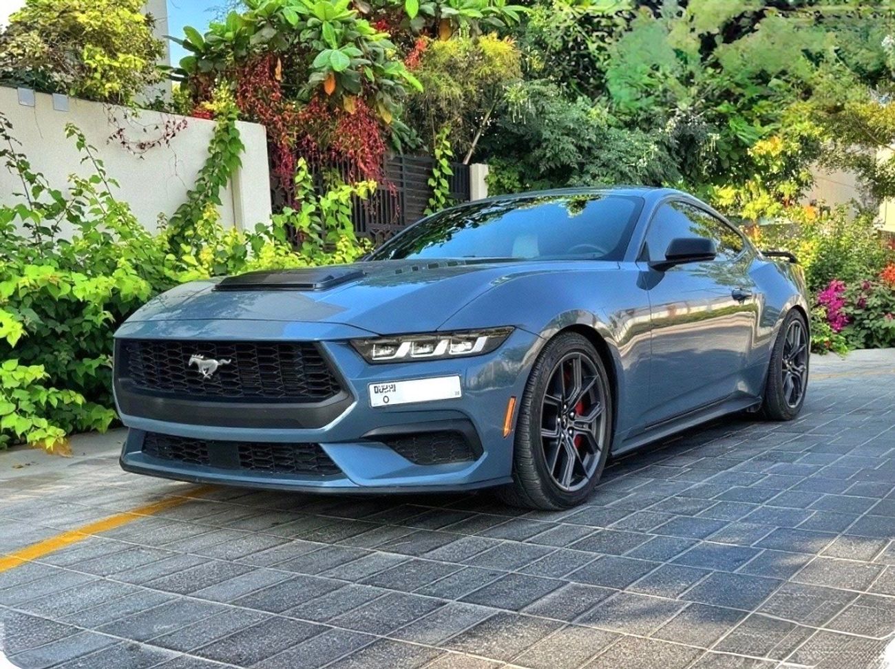 فورد موستانج Performance Package with upgraded brakes, sport suspension and cold air intake