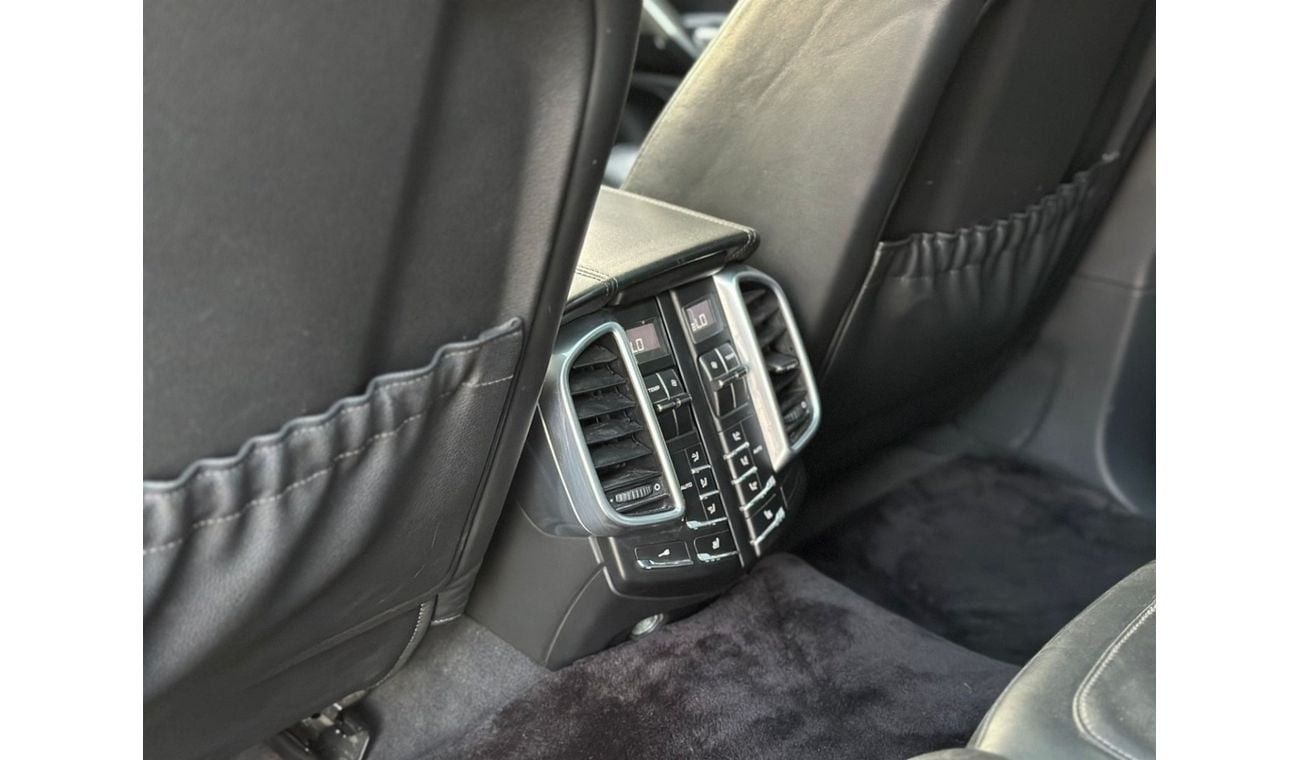 Porsche Cayenne Turbo 4.8L (500 HP) Turbo 4.8L V8 (500 HP) | 2011 | GCC Specs | First Owner | Low Mileage | Perfect
