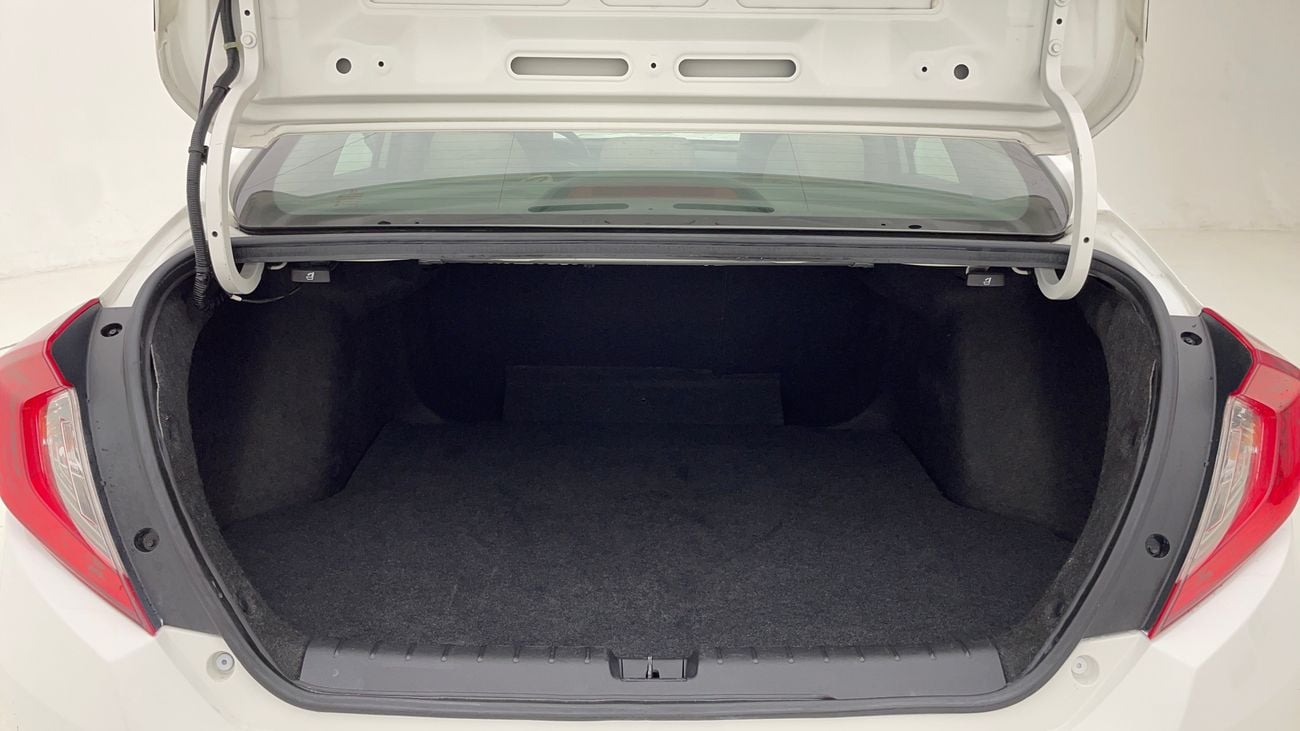 هوندا سيفيك DX 1.6 | بدون دفعة مقدمة | اختبار قيادة مجاني للمنزل