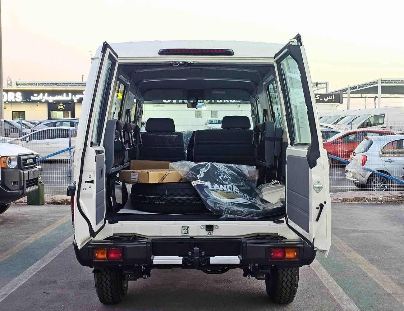 تويوتا لاند كروزر 70 LC78 / M/T / 4.0L V6 PETROL / 3 DOOR BASIC / PWR WINDOWS / 4WD (CODE # 78MTS )