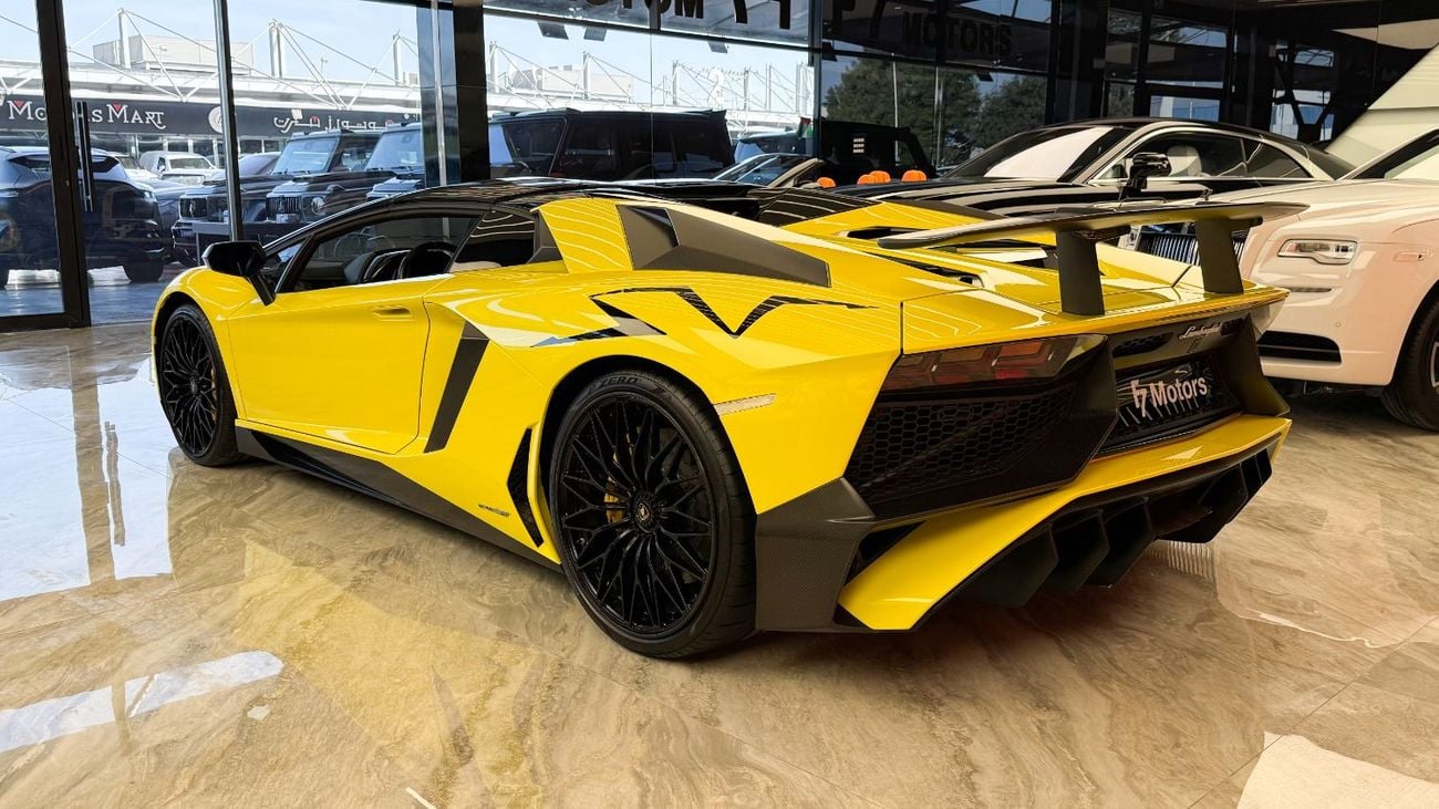 Lamborghini Aventador 6.5L V12 Lamborghini Aventador SV 2017 - LP 750-4 SV Roadster - Yellow (Giallo)