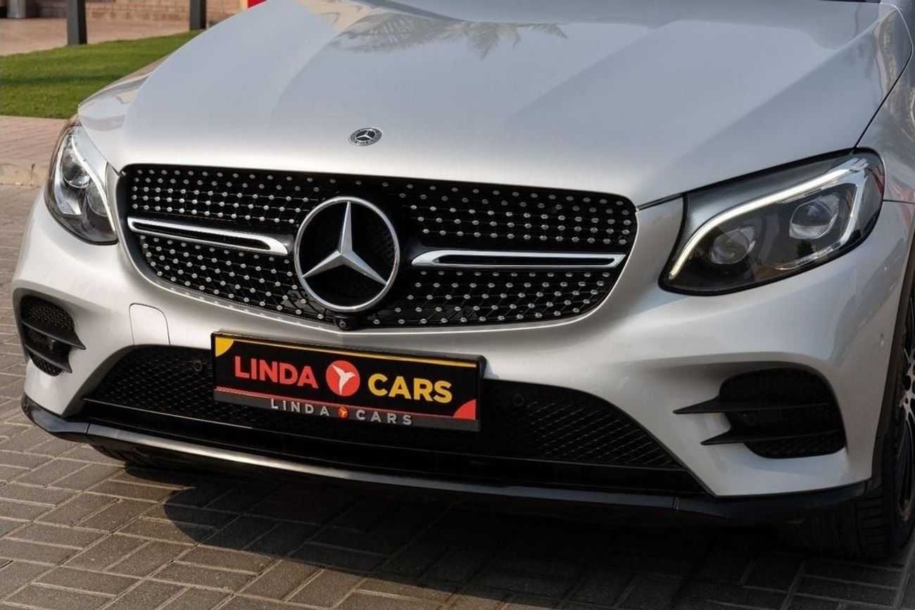 مرسيدس بنز GLC 250 AMG 2.0L Mercedes-Benz GLC250 Coupe AMG Night Package 2019 GCC under Warranty with Flexible Down-Pay