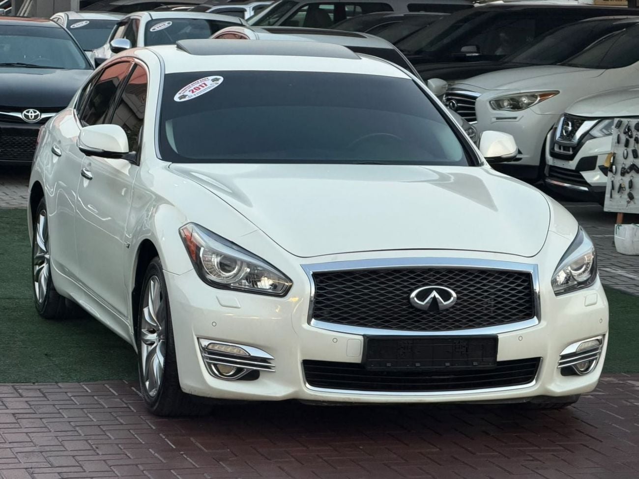 Infiniti Q70 EXCELLENCE First owner from the dealership, full option, sunroof, two keys