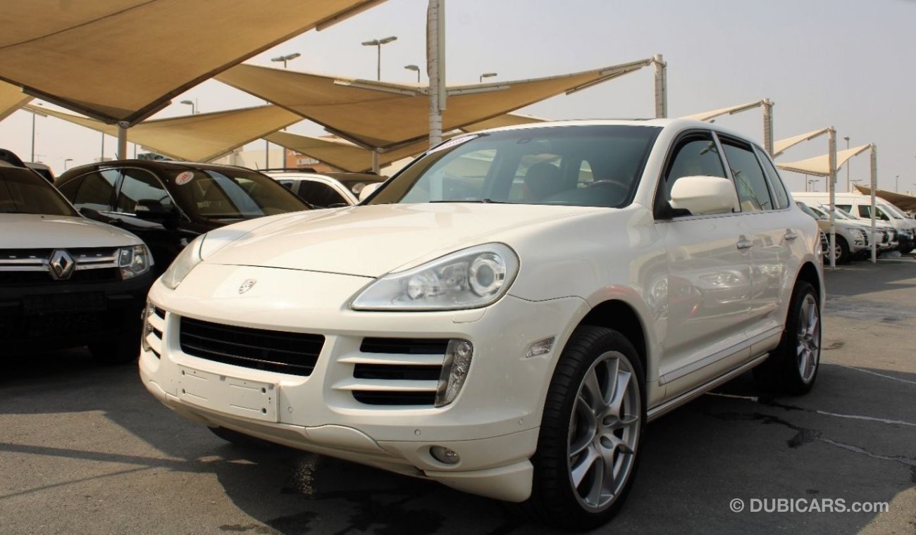 Porsche Cayenne ACCIDENTS FREE - GCC - FULL OPTION - CAR IS IN PERFECT CONDITION INSIDE OUT