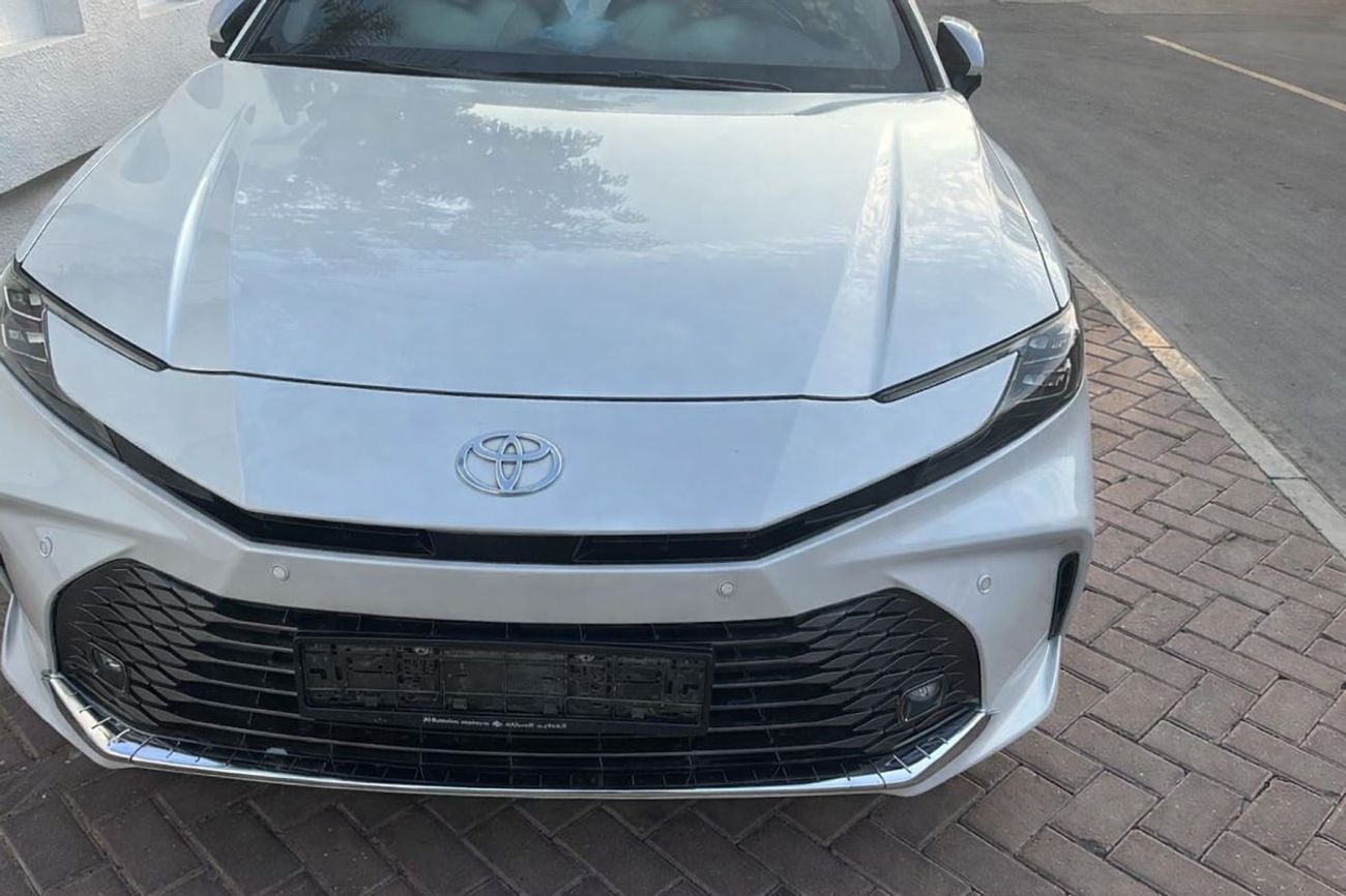 Toyota Camry GLE HEV