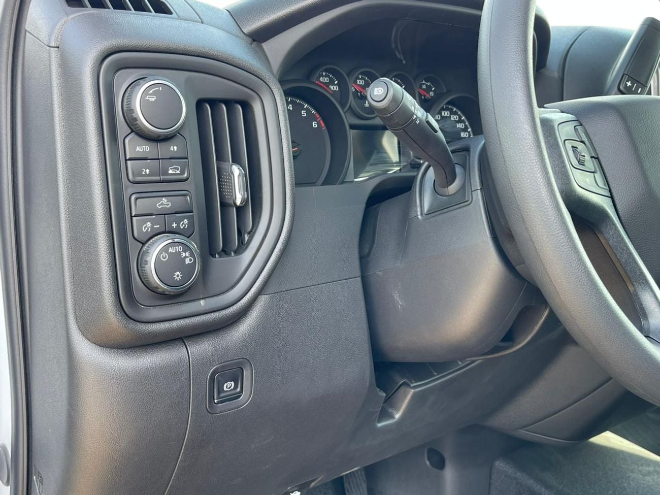 Chevrolet Silverado 5.3 V8 LT V8 5.3L AWD GCC